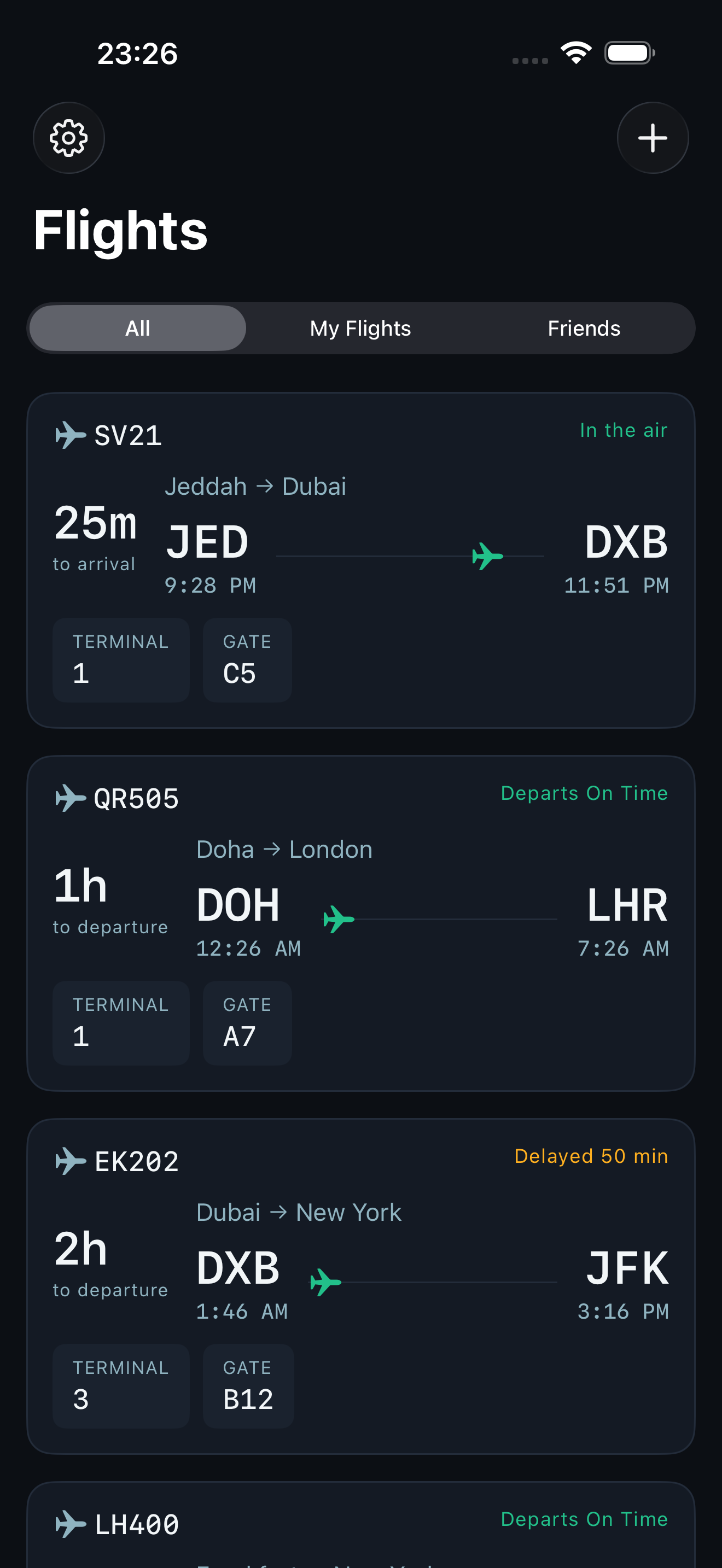 Aerofy dashboard showing tracked flights SV21, QR505 and EK202 with live status pills, routes and gate information.